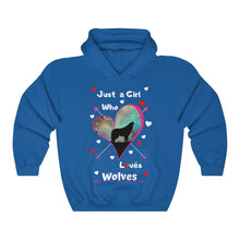 Load image into Gallery viewer, Just a girl who loves wolves - Unisex Heavy Blend™ Hooded Sweatshirt